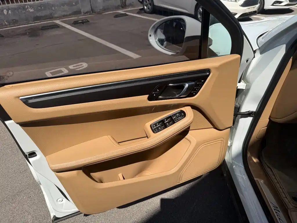 Porsche Macan — миниатюра 10