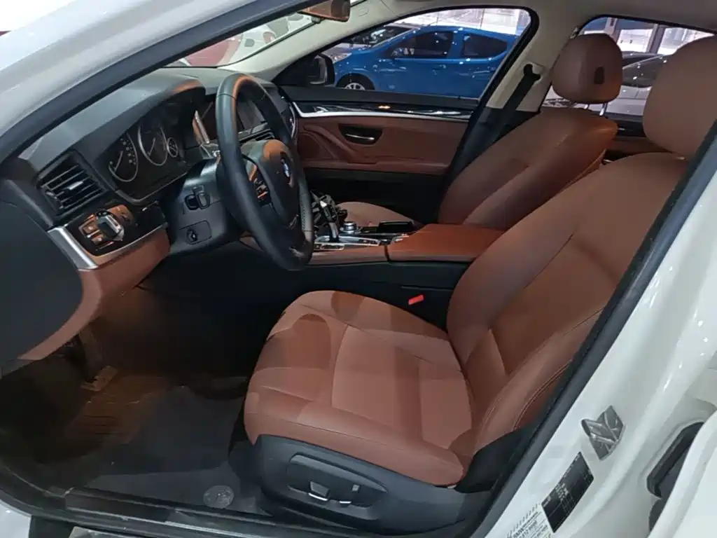 BMW 5 Series — миниатюра 15