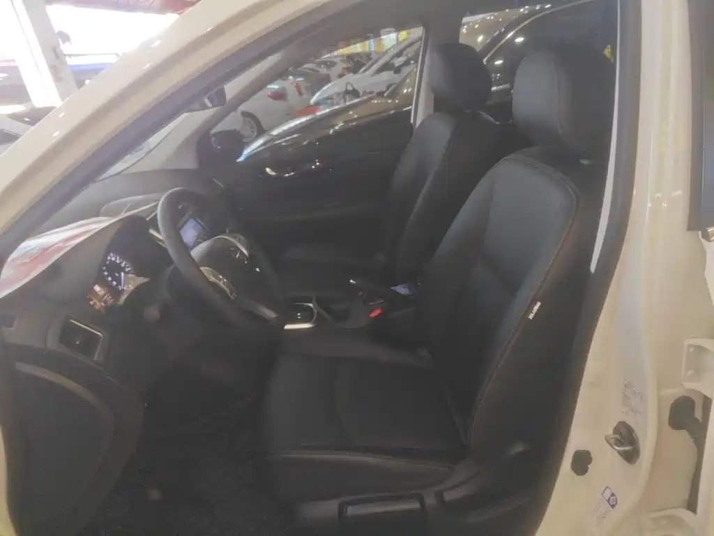 Nissan Tiida — миниатюра 15