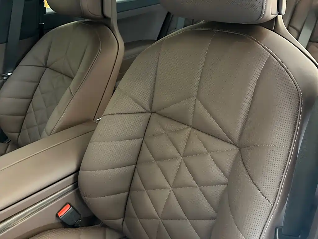 BMW 7 Series — миниатюра 4