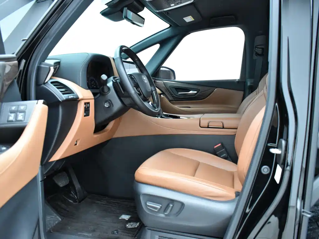 Toyota Alphard — миниатюра 6