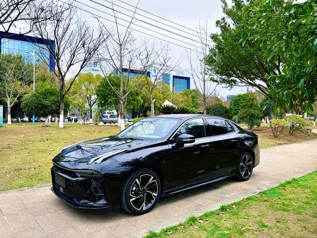 2023 Lynk & Co 03