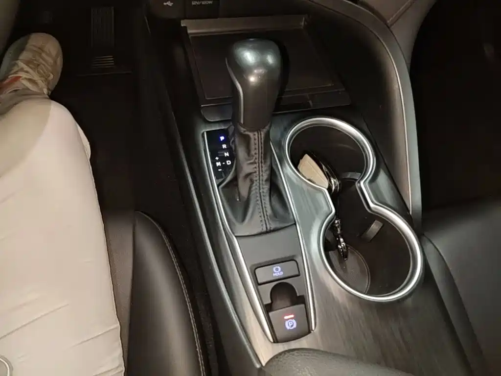 Toyota Camry — миниатюра 14
