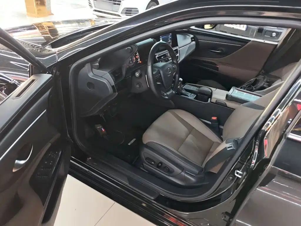 Lexus ES — миниатюра 16