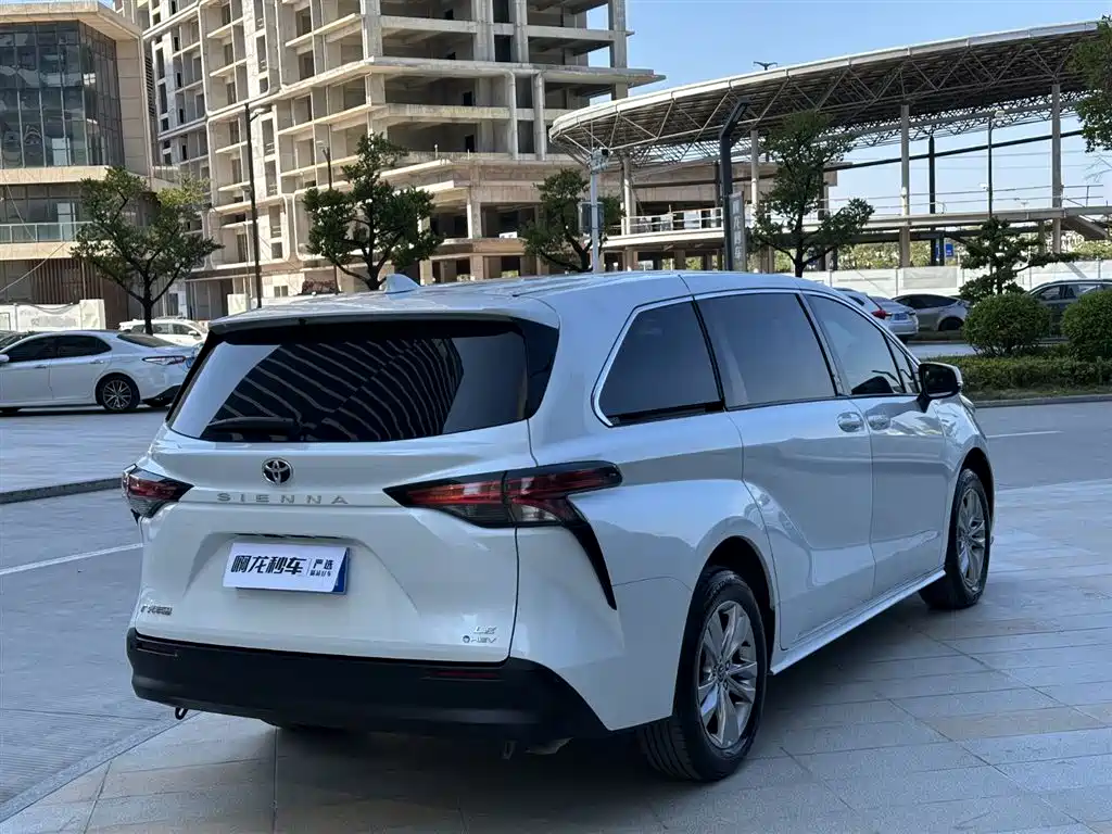 TOYOTA SIENNA