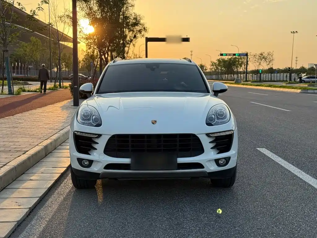 Porsche Macan — миниатюра 3
