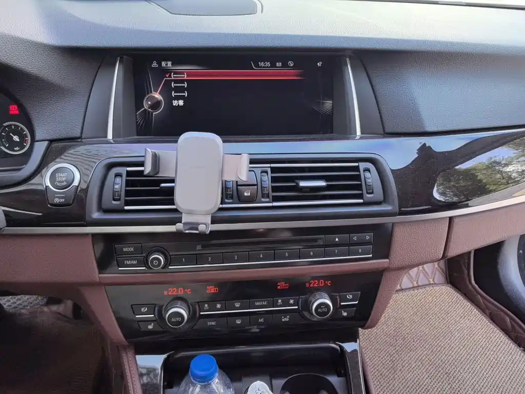 BMW 5 Series — миниатюра 10