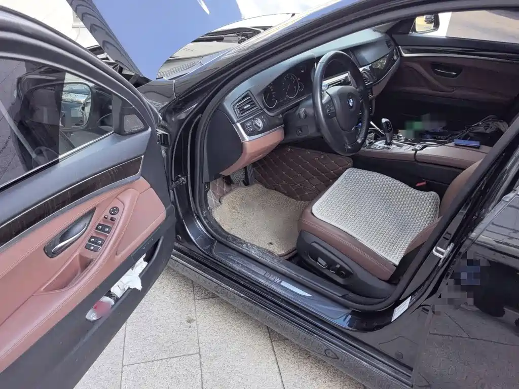 BMW 5 Series — миниатюра 9