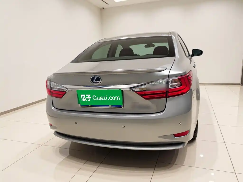 Lexus ES — миниатюра 5