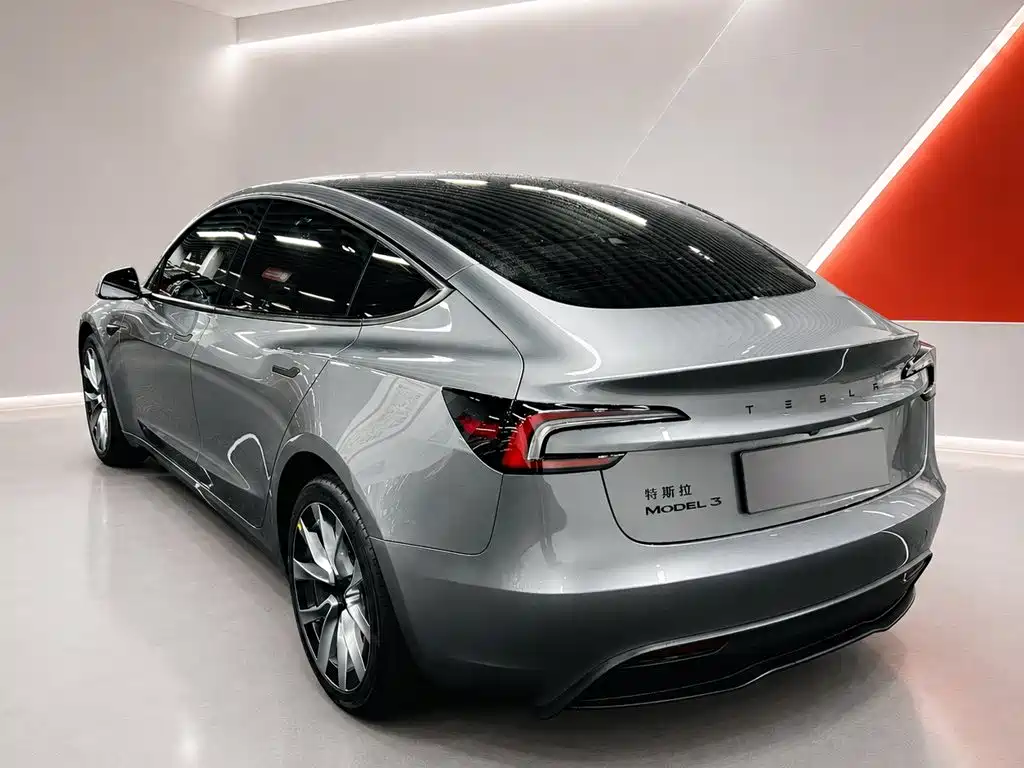 Tesla Model 3 — миниатюра 6