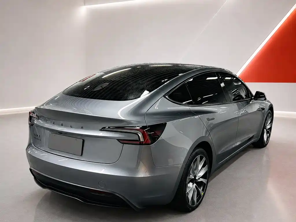 Tesla Model 3 — миниатюра 4
