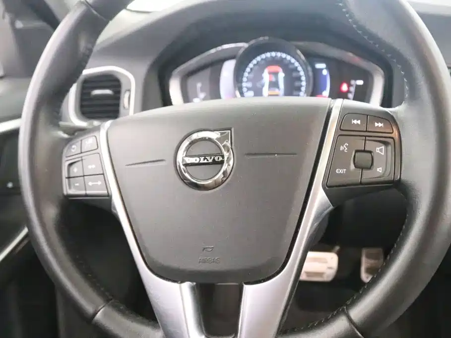 Volvo S60 PHEV — миниатюра 6