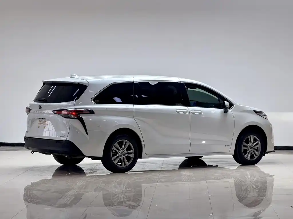 Toyota Sienna — миниатюра 14