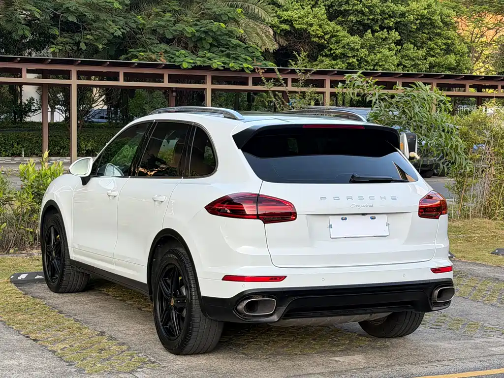 Porsche Cayenne — миниатюра 13