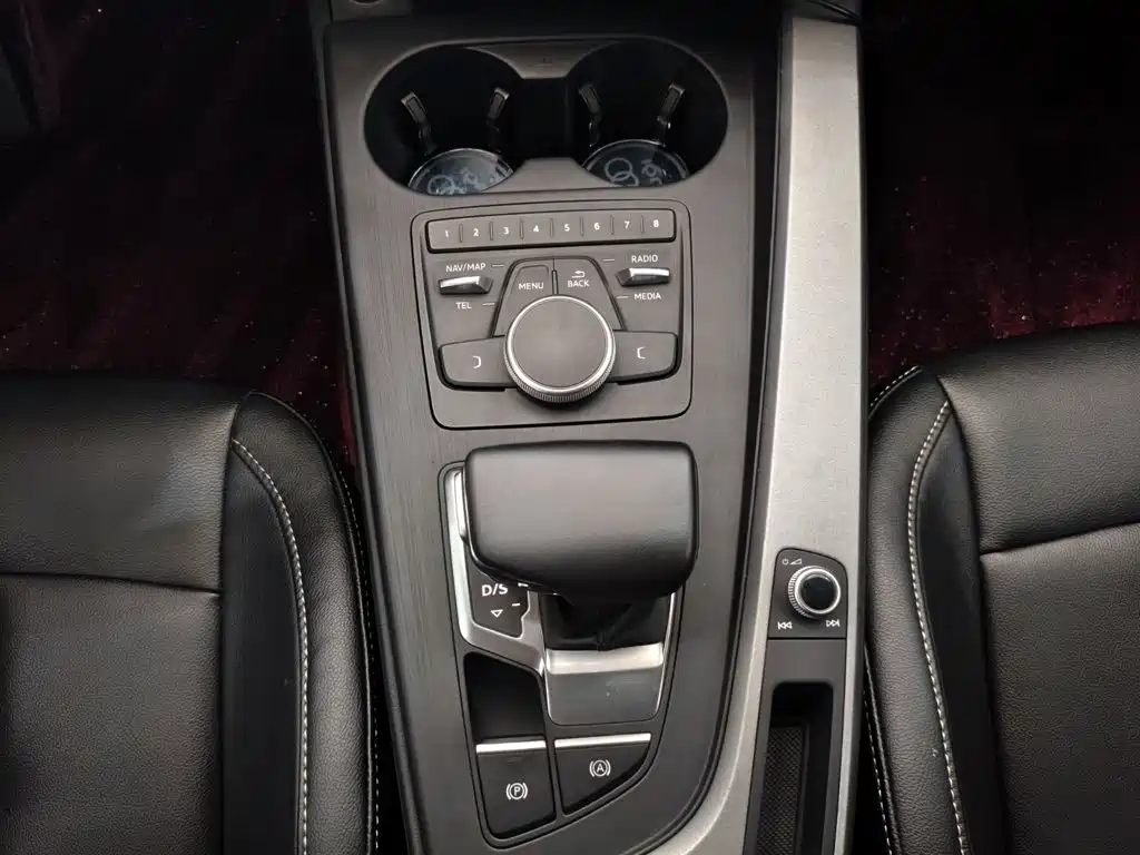 Audi A4L — миниатюра 12