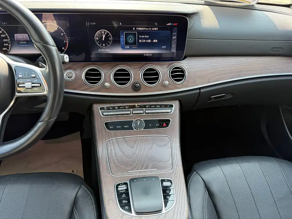 MERCEDES-BENZ E CLASS