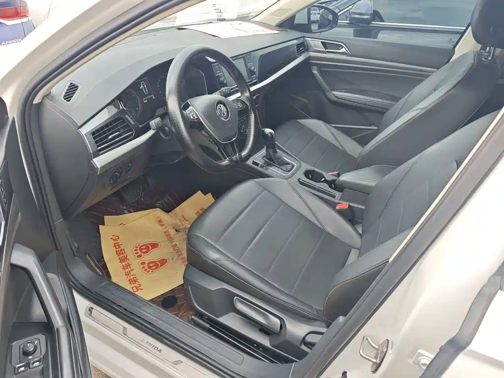 Volkswagen Lavida — миниатюра 4