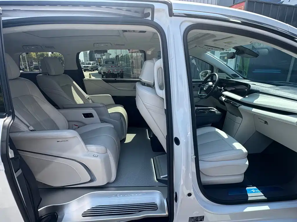 Buick GL8 Hybrid — миниатюра 5