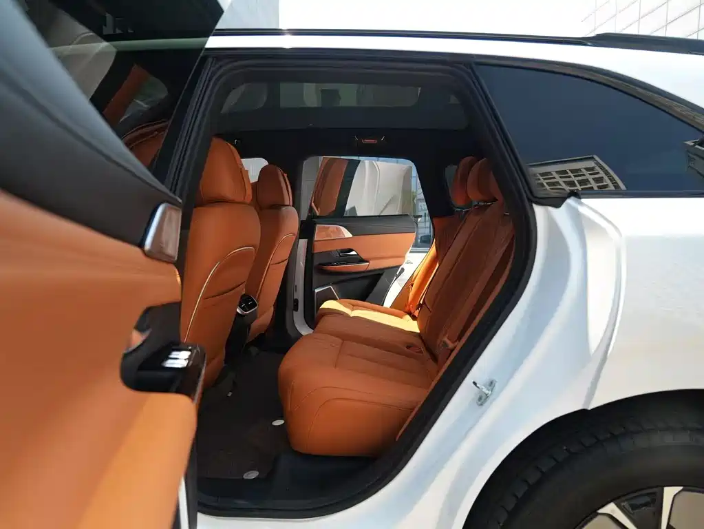 XPeng G9 — миниатюра 12