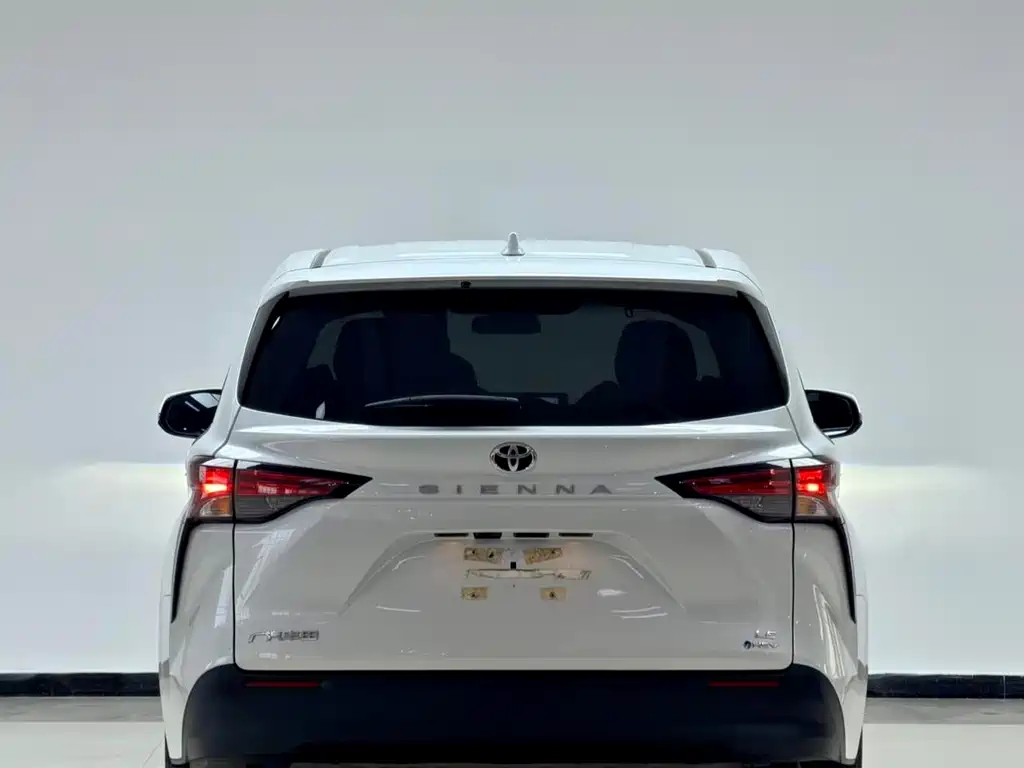 Toyota Sienna — миниатюра 13