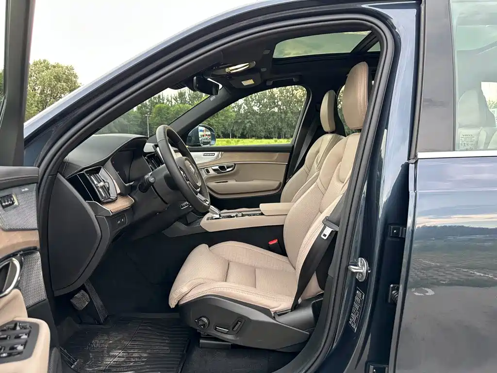 Volvo XC90 PHEV — миниатюра 9