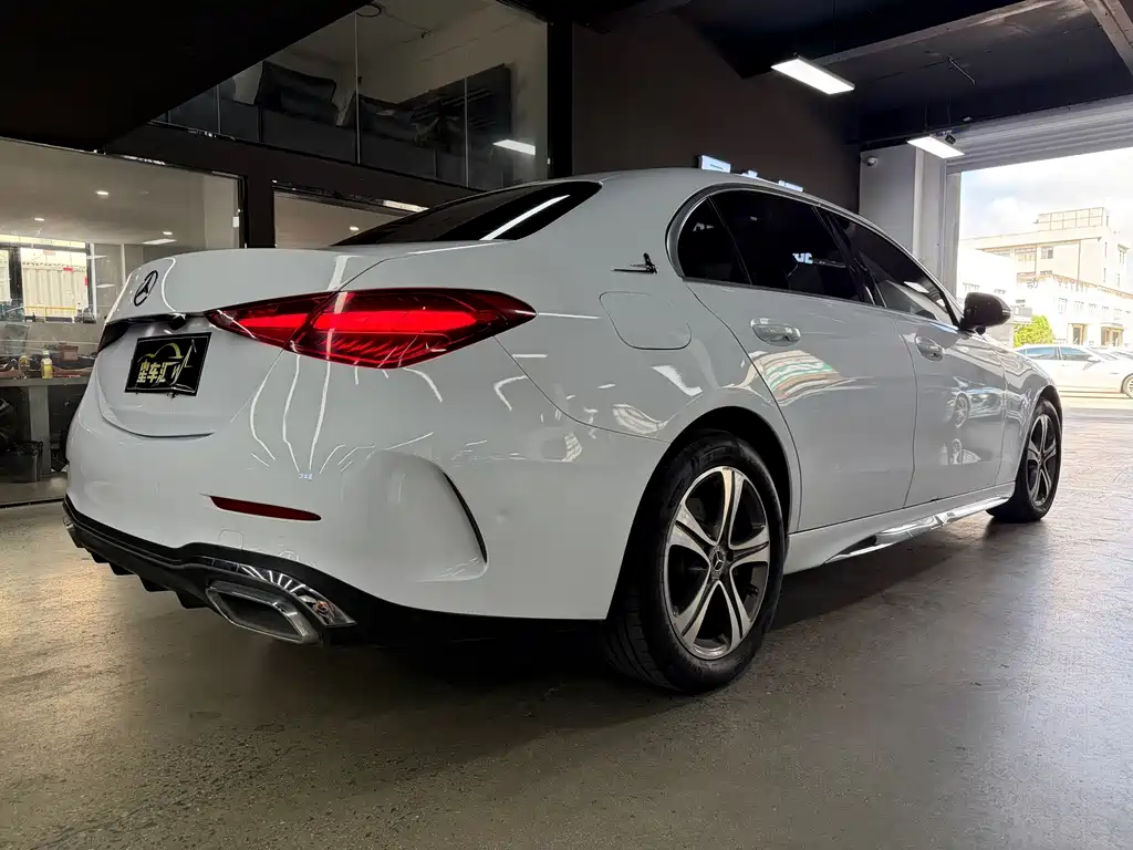 Mercedes-Benz C-Class — миниатюра 13