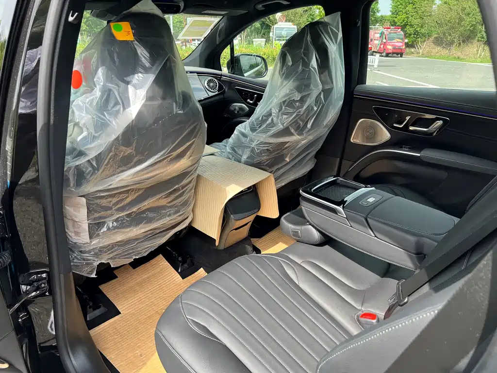 Mercedes-Benz EQS SUV — миниатюра 11