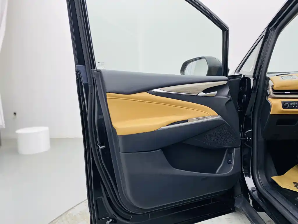 SAIC MAXUS CHASE G50 PLUG IN HYBRID