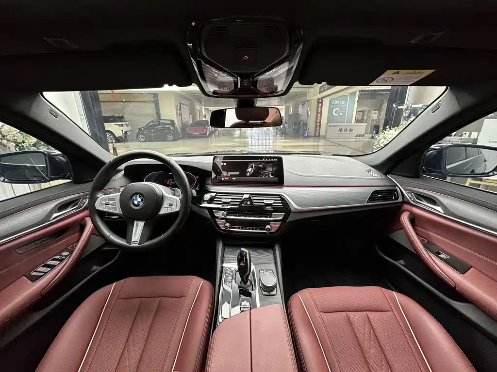 BMW 5 Series — миниатюра 9
