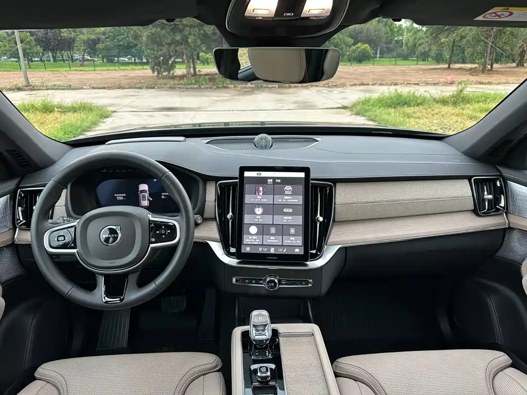 Volvo XC90 PHEV — миниатюра 11