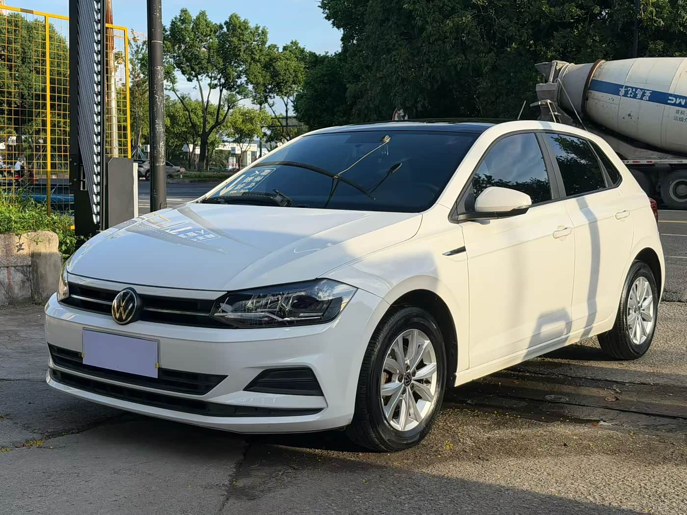 Volkswagen Polo 1.5 л 2022 г. Белый, пробег 30000 км