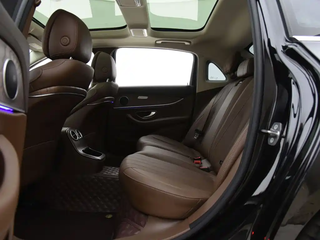 Mercedes-Benz E-Class — миниатюра 7