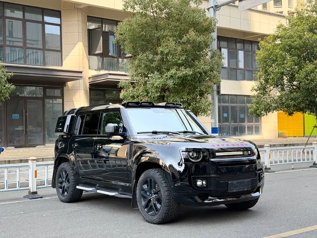 LAND ROVER DEFENDER