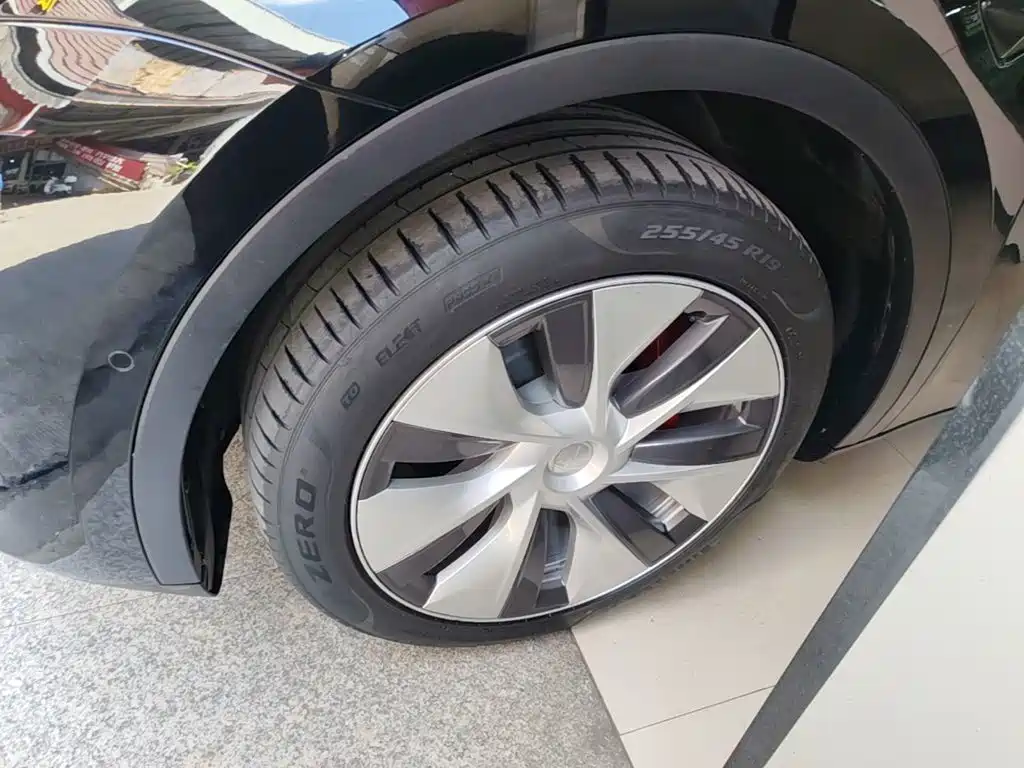 Tesla Model Y — миниатюра 23