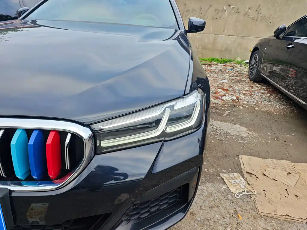 BMW 5 Series — миниатюра 13