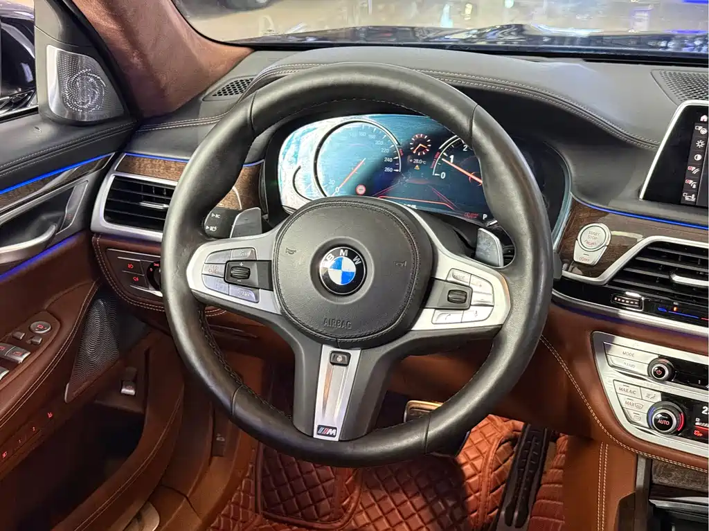 BMW 7 Series — миниатюра 5