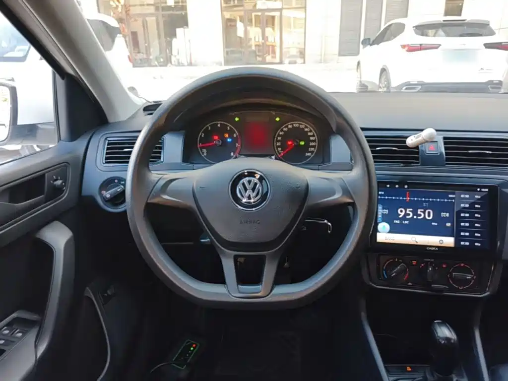Volkswagen Santana — миниатюра 11