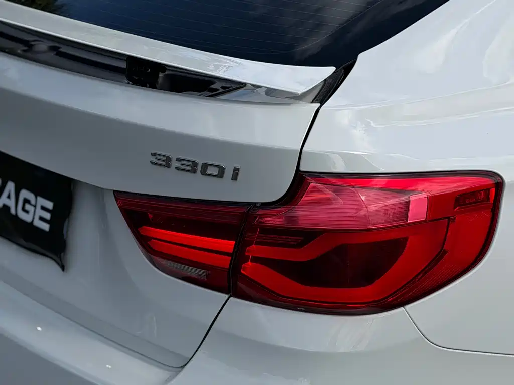 BMW 3 Series GT 3 GT 2017 330i xDrive M Sport