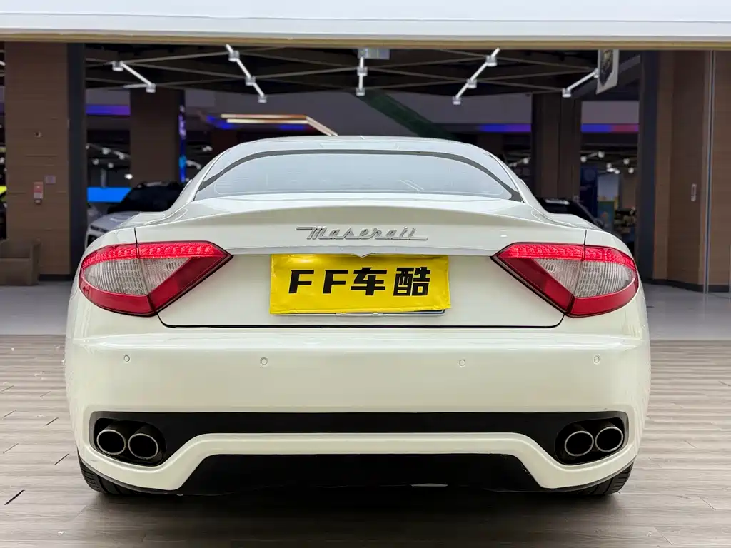 Maserati GranTurismo 2012 4.7L MC Stradale