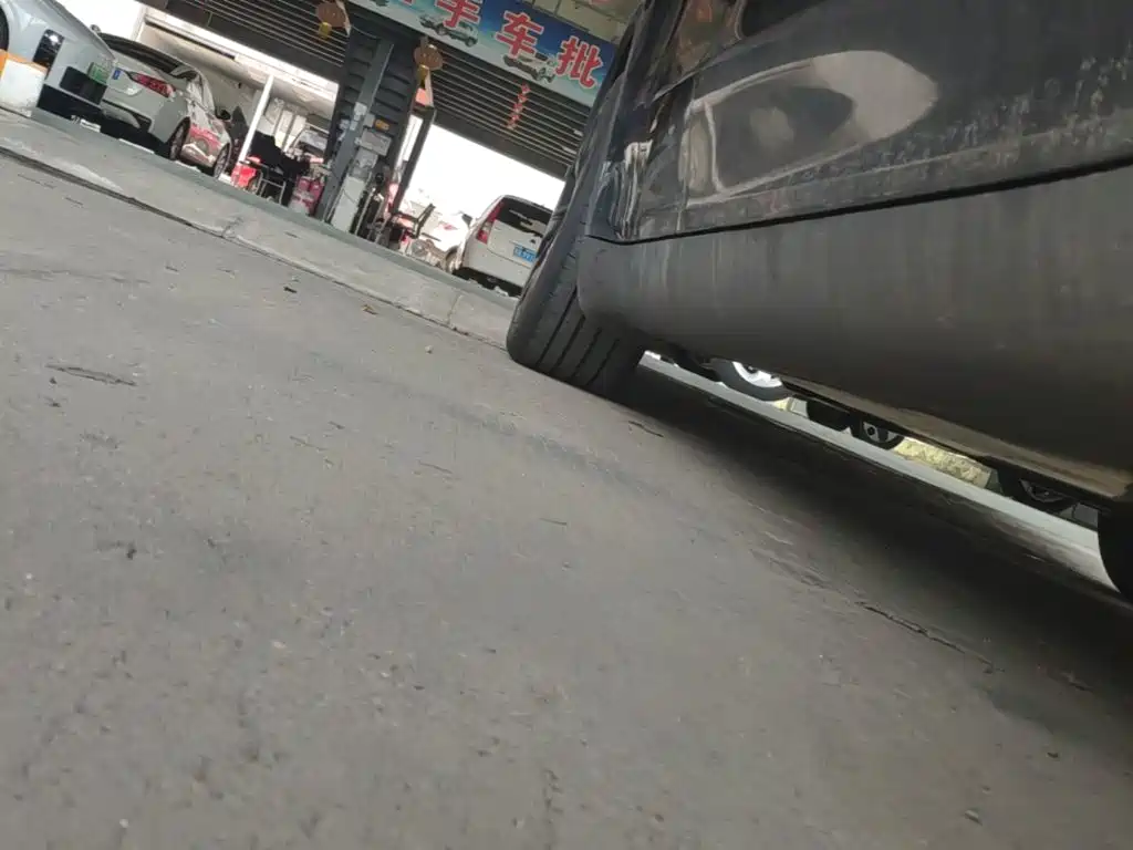 Tesla Model Y — миниатюра 21