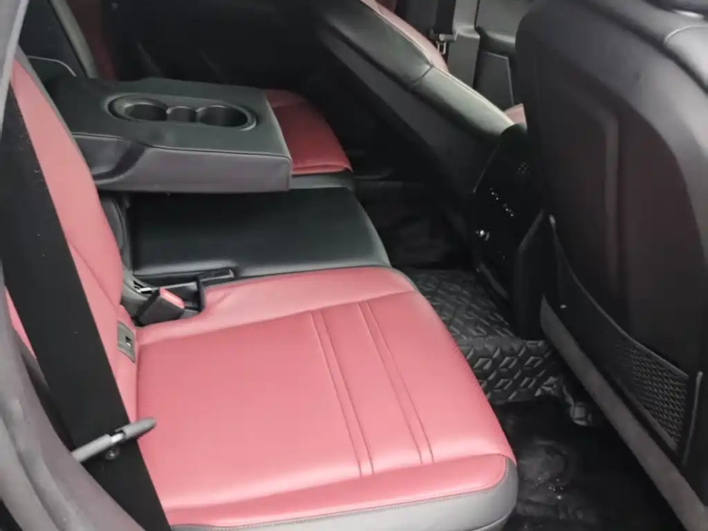 Porsche Cayenne — миниатюра 7