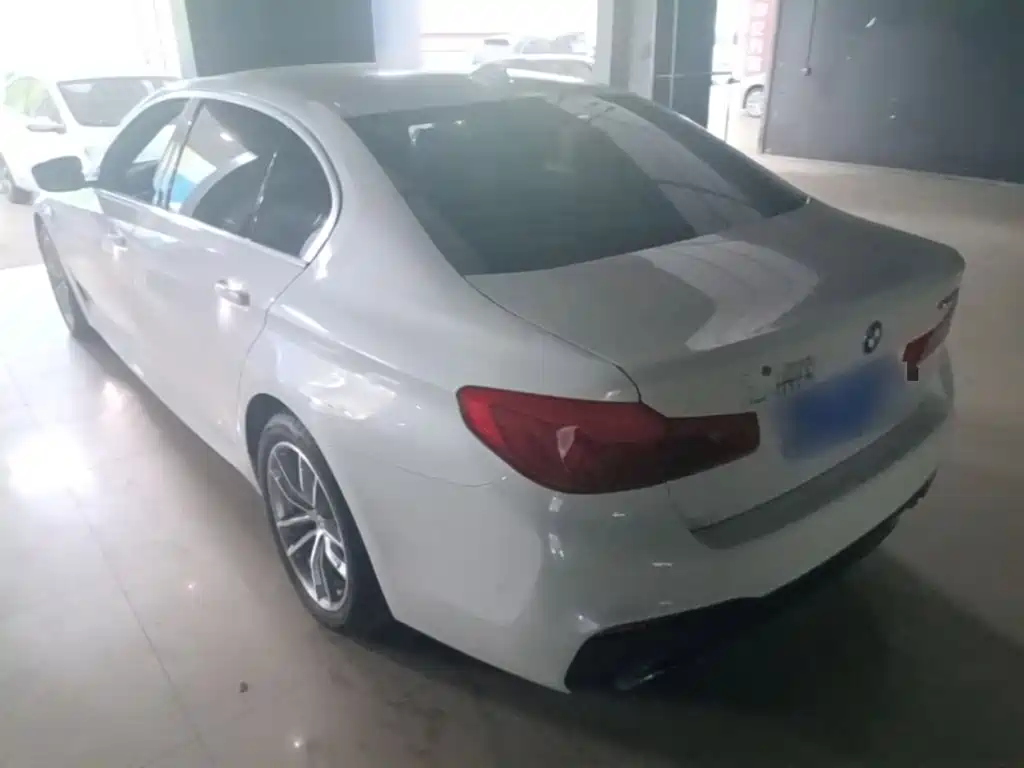BMW 5 Series — миниатюра 5