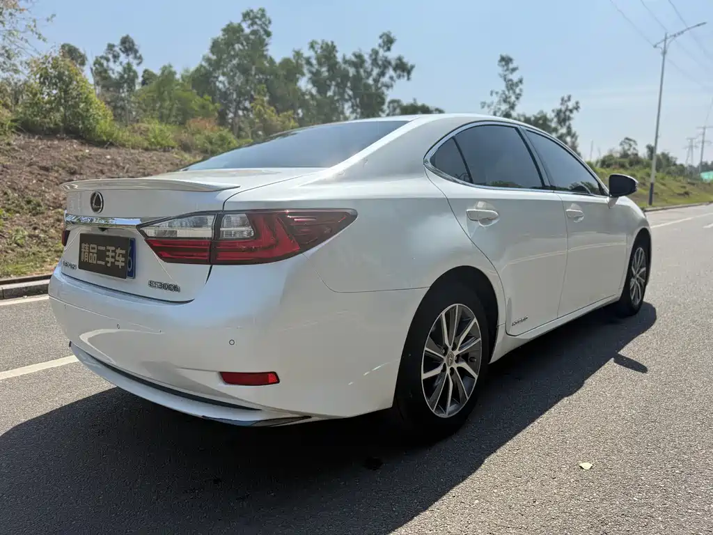 LEXUS ES