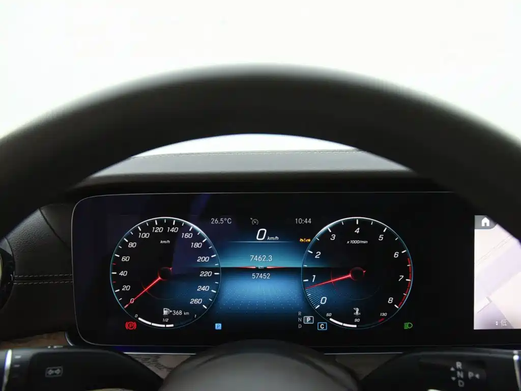 Mercedes-Benz E-Class — миниатюра 13