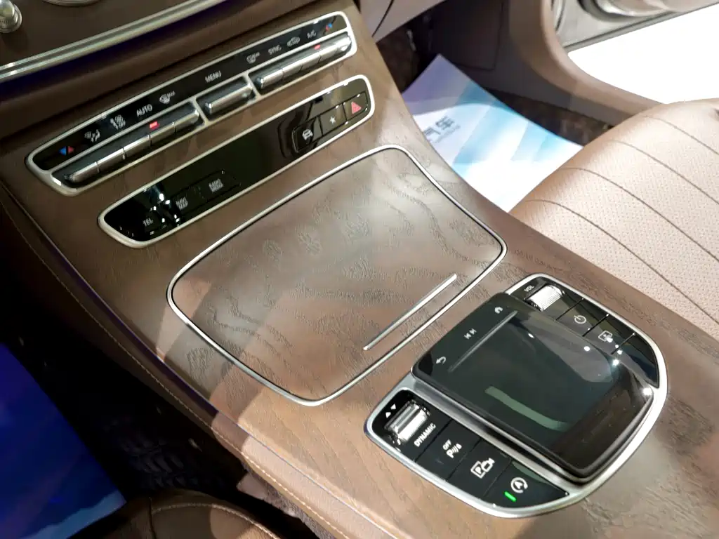 Mercedes-Benz E-Class — миниатюра 9