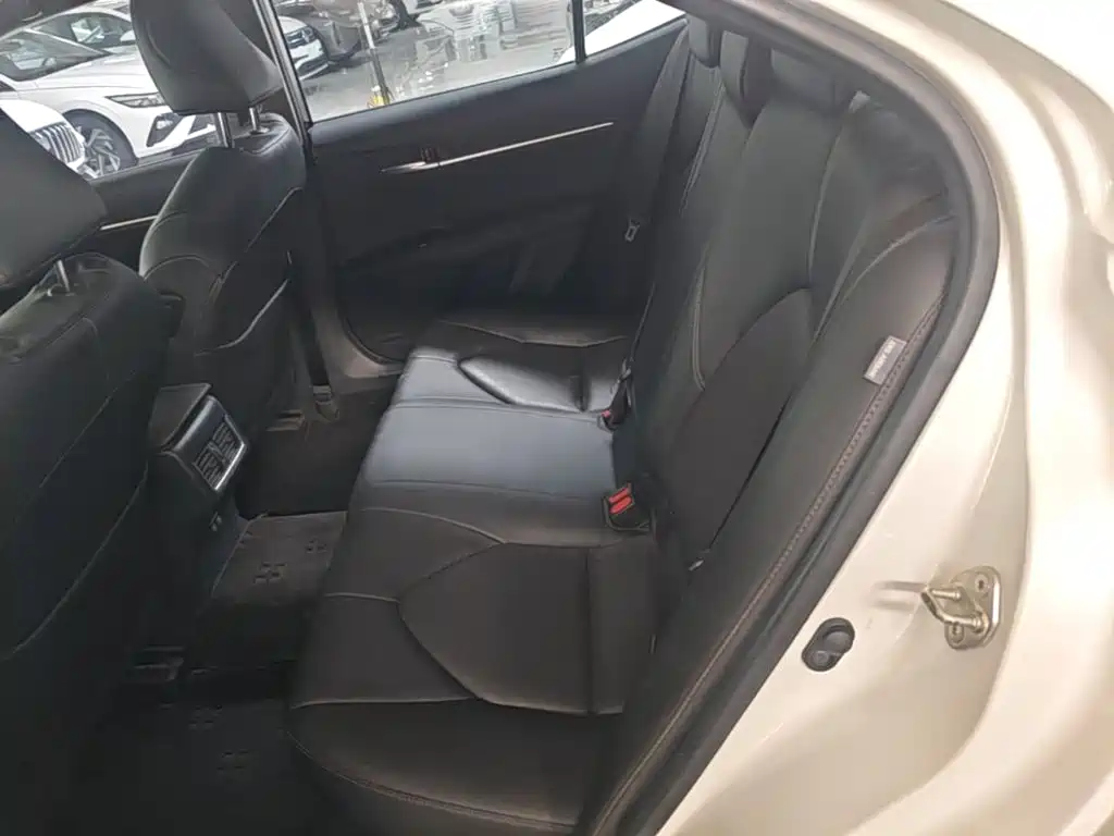 Toyota Camry — миниатюра 17