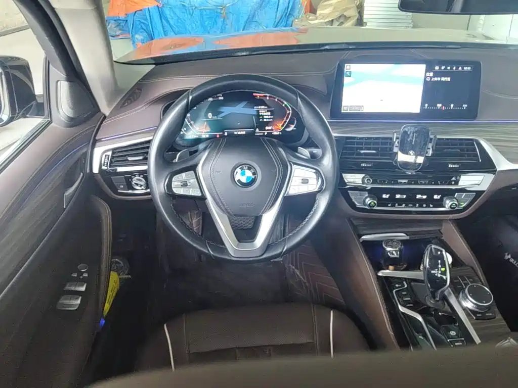 BMW 5 Series — миниатюра 11