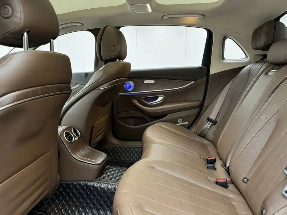 Mercedes-Benz E-Class — миниатюра 6