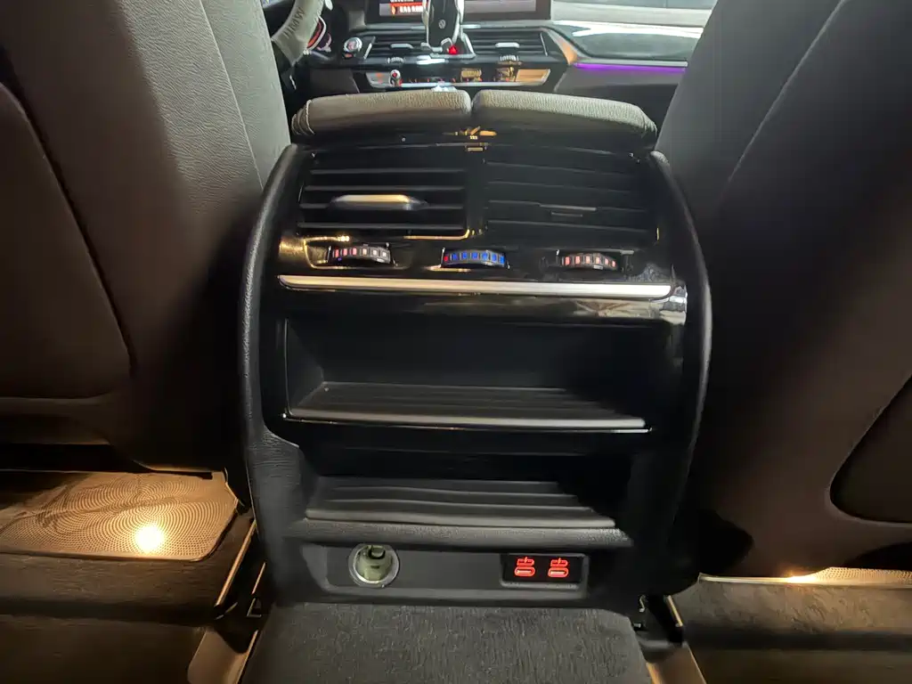 BMW 5 Series — миниатюра 4