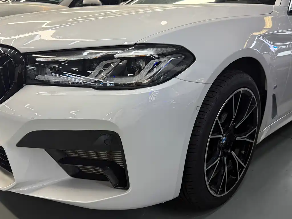 BMW 5 Series — миниатюра 18